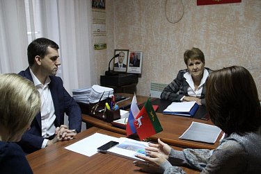 Депутаты участвуют в Общероссийском дне приема граждан
